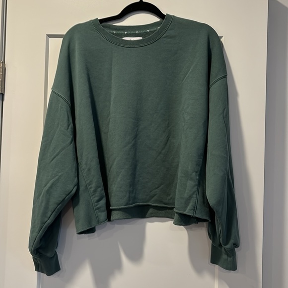 Aritzia TNA Cropped Sweatshirt - Picture 4 of 4